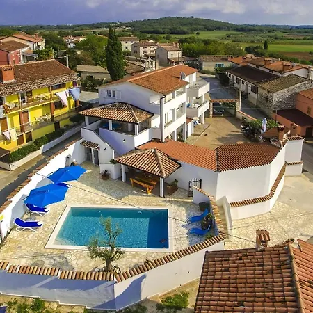 Klimatisiertes Maria Mit Pool Holiday home *