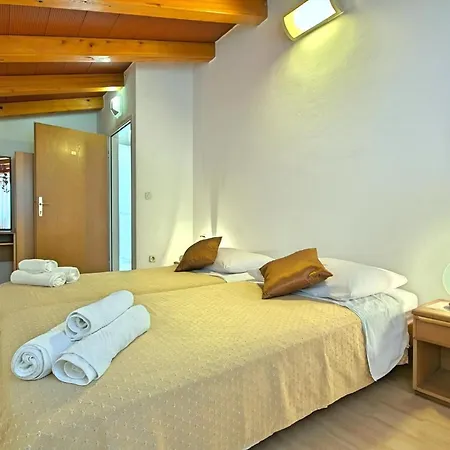 Klimatisiertes Maria Mit Pool Holiday home Porec