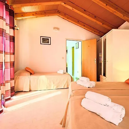 Holiday home Klimatisiertes Maria Mit Pool