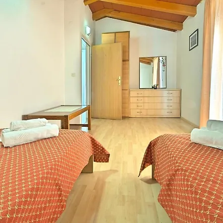 Holiday home Klimatisiertes Maria Mit Pool Bei