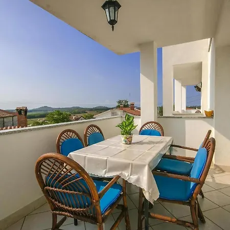 Klimatisiertes Maria Mit Pool Bei Holiday home Porec